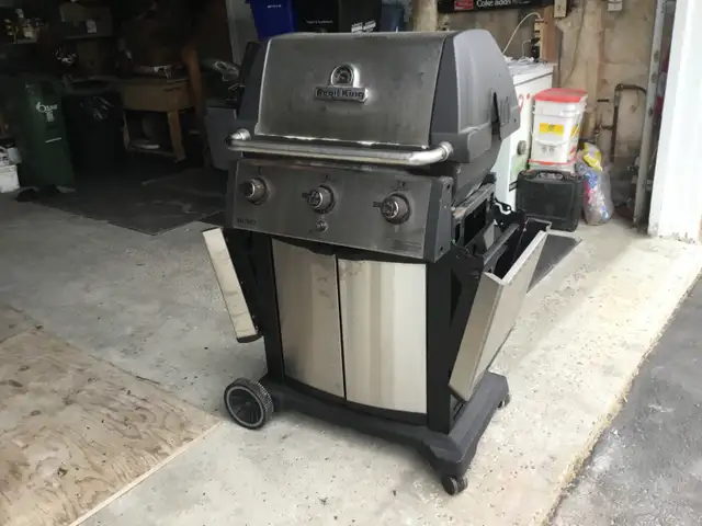 Broil King 3 Burner Propane BBQ$175 - Photo 5