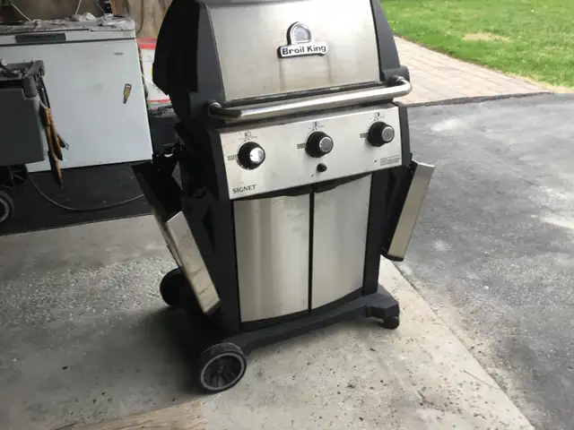 Broil King 3 Burner Propane BBQ$175 - Photo 6