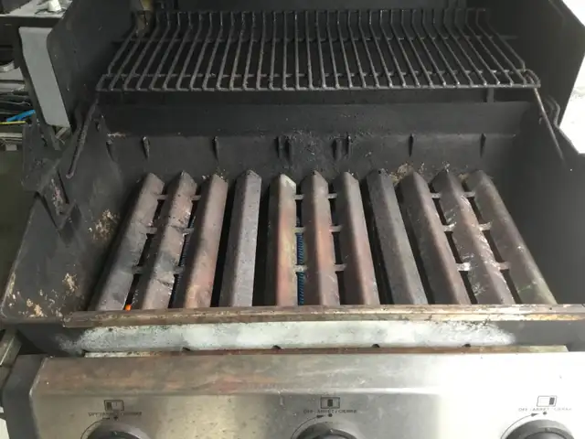 Broil King 3 Burner Propane BBQ$175 - Photo 9