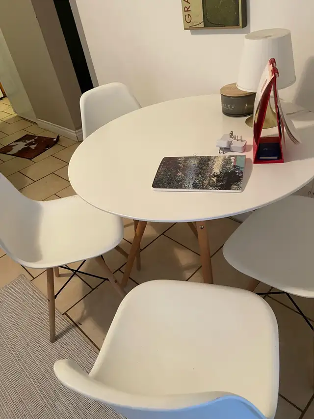 Beautiful Table & Chairs (Ikea) & Delivery - Photo 5