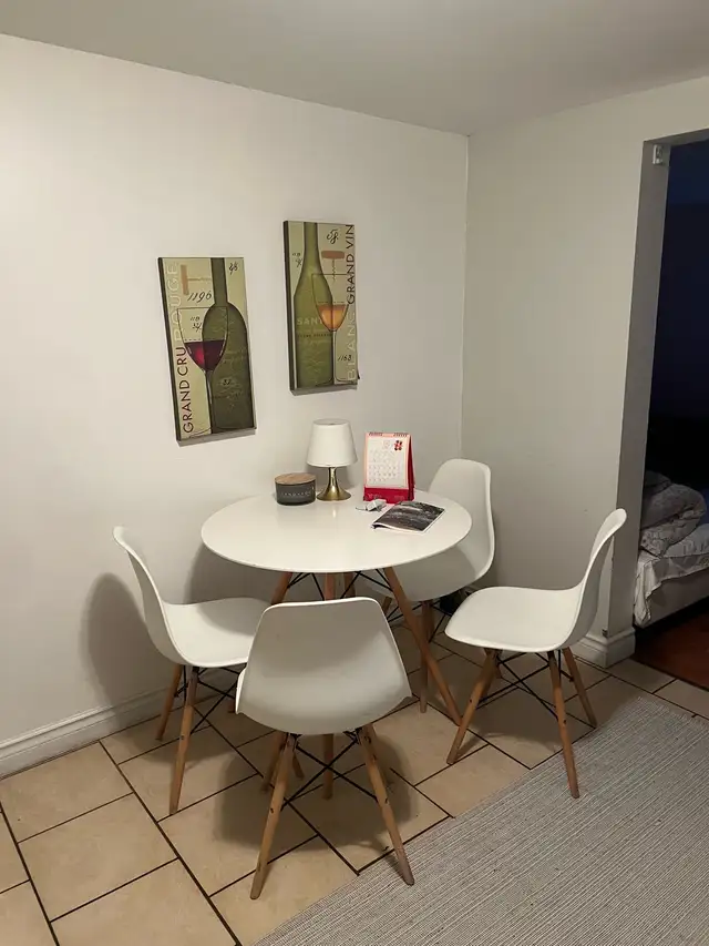 Beautiful Table & Chairs (Ikea) & Delivery - Photo 6