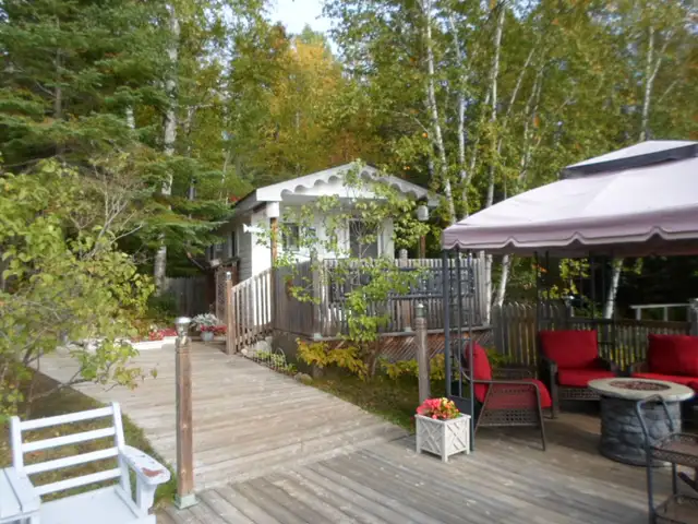 LAKEFRONT COTTAGE - Photo 2