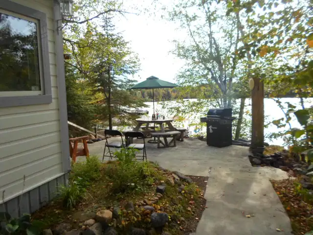 LAKEFRONT COTTAGE - Photo 3