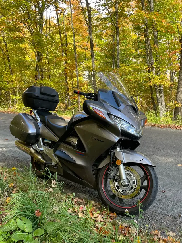 2005 Honda ST1300 - Photo 2