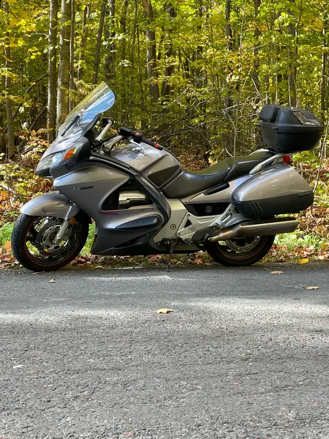 2005 Honda ST1300 - Photo 3