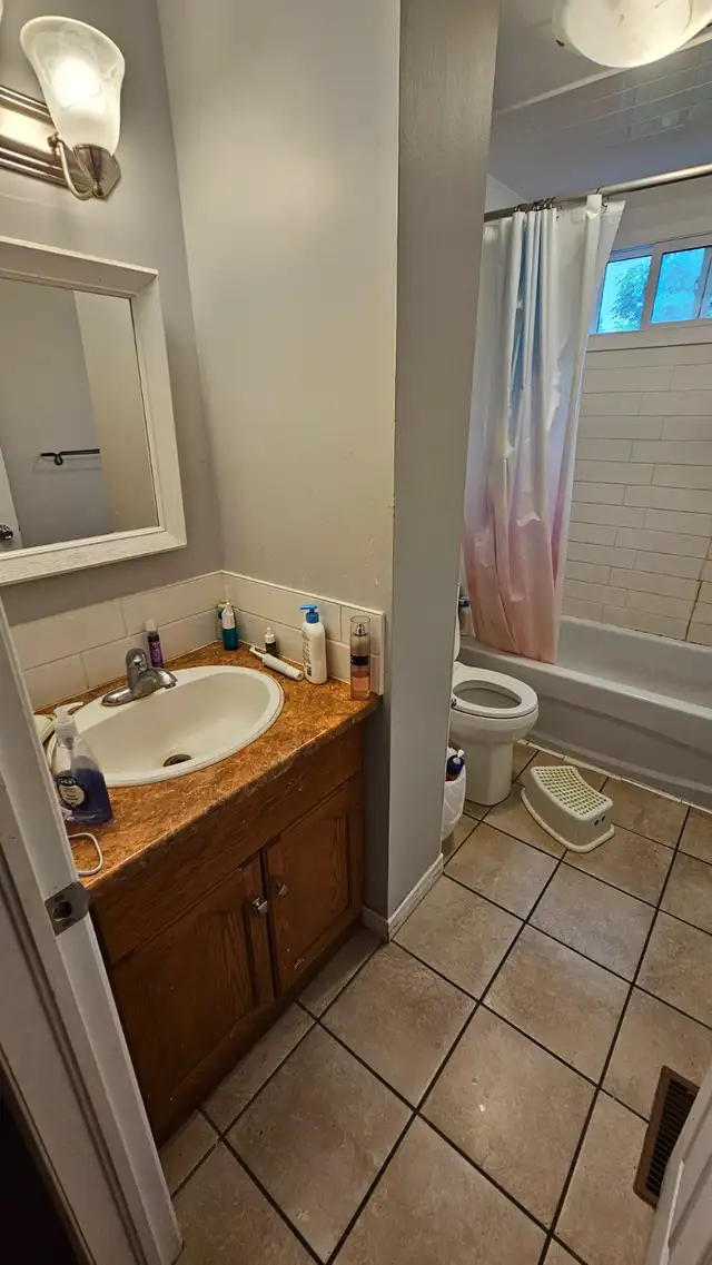 Room available for rent College Ave W - Photo 6