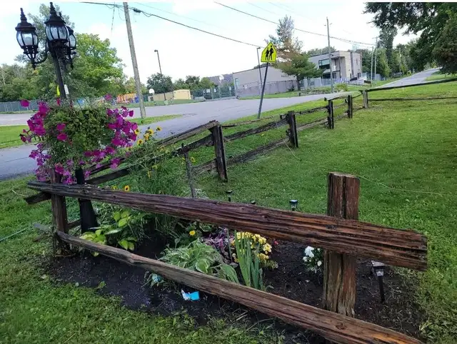 Deck restoration and outdoor service - Photo 6
