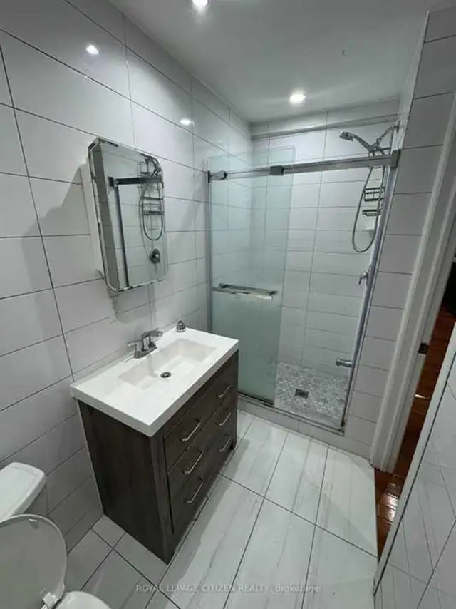 Main Floor Apartment Utilities Included - Photo 7