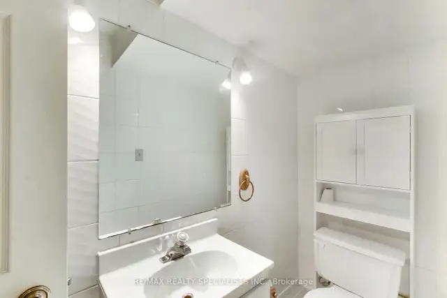 - Mississauga Dixie Road/ Eglinton Ave 4 bedrooms detached house - Photo 8