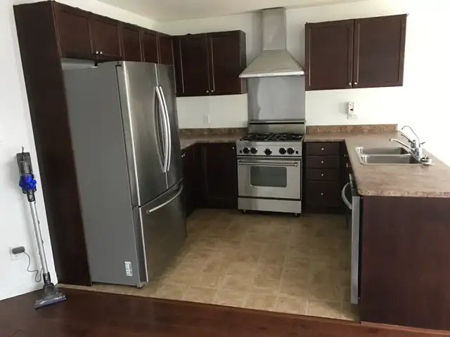 For Lease - A beautiful detached house closed to Huron Heights - Photo 2