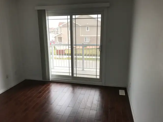 For Lease - A beautiful detached house closed to Huron Heights - Photo 6