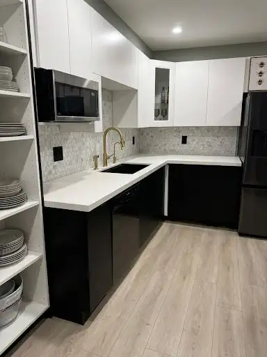 Expert Full Backsplash and Countertop Renovation - Photo 3