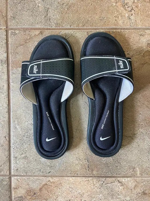 NIKE Comfort Slide Black / White Slip On Memory Foam Sandals