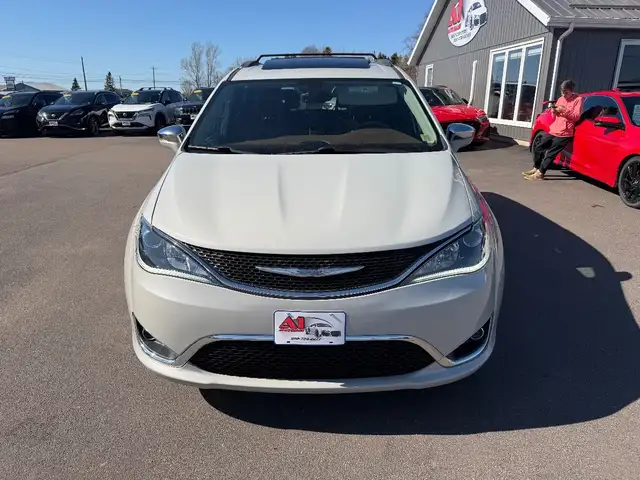 2017 Chrysler Pacifica - Photo 2