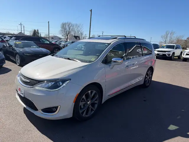 2017 Chrysler Pacifica - Photo 3