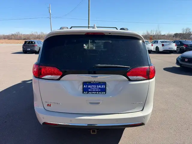 2017 Chrysler Pacifica - Photo 5