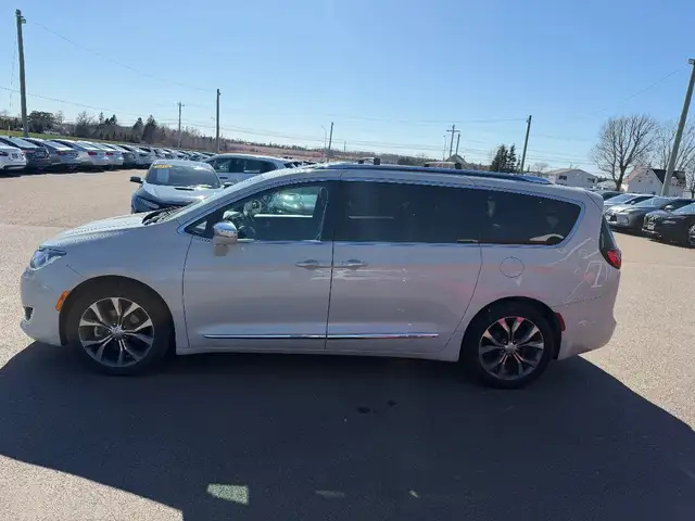 2017 Chrysler Pacifica - Photo 7