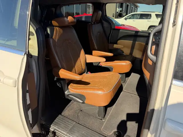 2017 Chrysler Pacifica - Photo 10