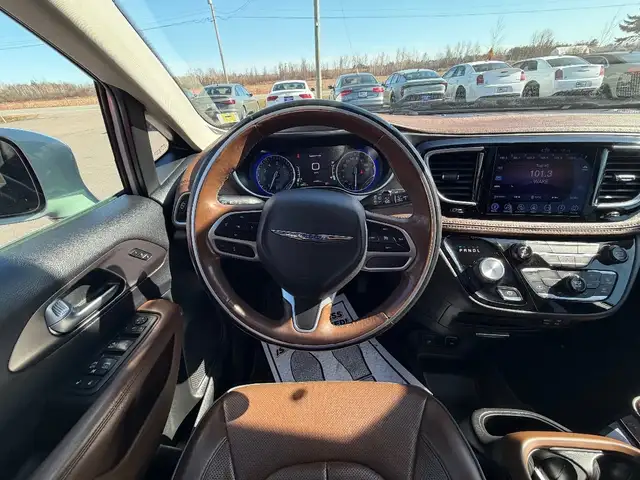 2017 Chrysler Pacifica - Photo 15