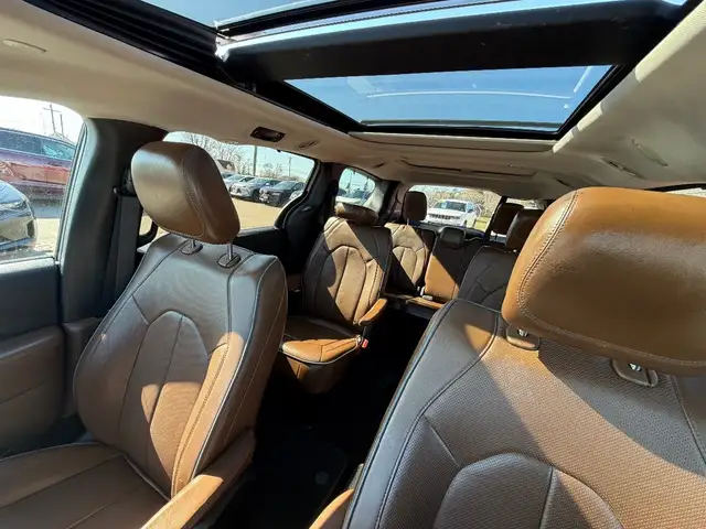 2017 Chrysler Pacifica - Photo 29