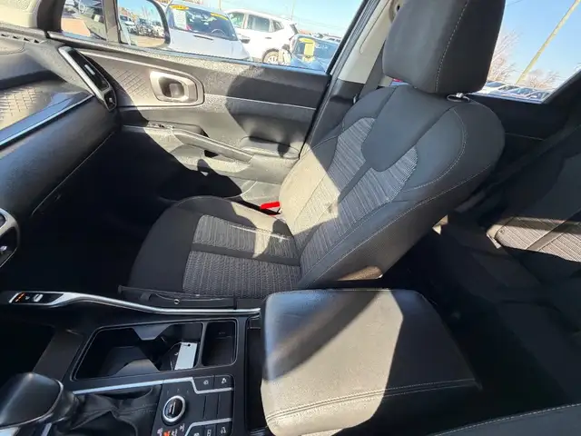 2021 Kia Sorento - Photo 25