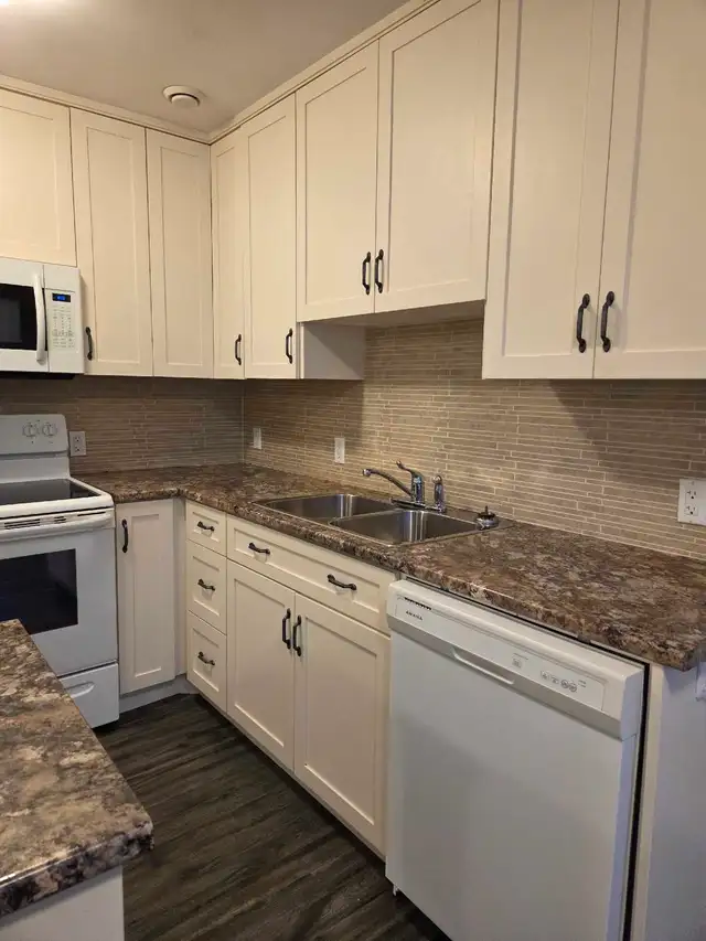 Modern 1 Bedroom – Easy Living | Ground Level | In-Suite Laundry - Photo 4