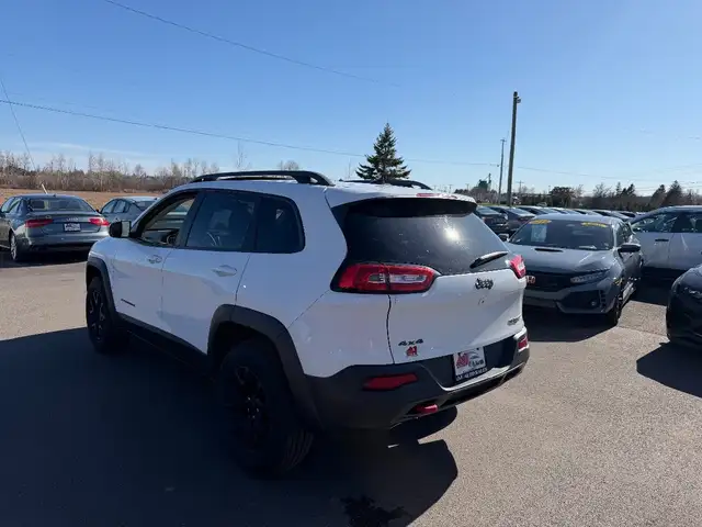 2017 Jeep Cherokee - Photo 4
