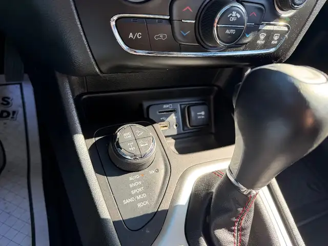 2017 Jeep Cherokee - Photo 18