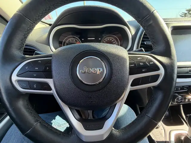 2017 Jeep Cherokee - Photo 24