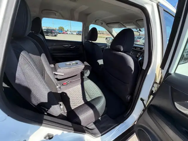 2017 Nissan ROGUE - Photo 10