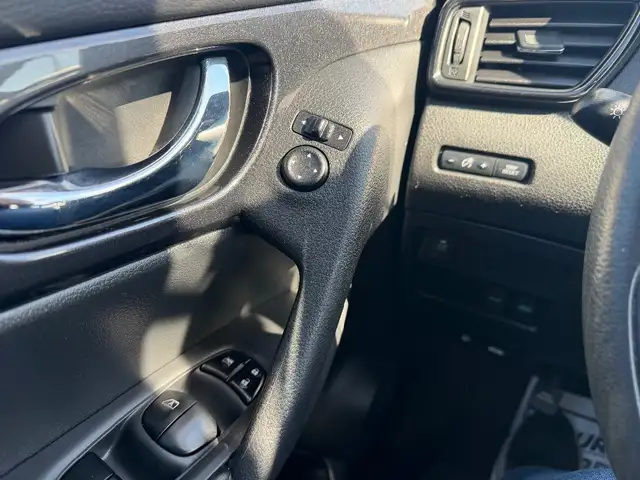 2017 Nissan ROGUE - Photo 17