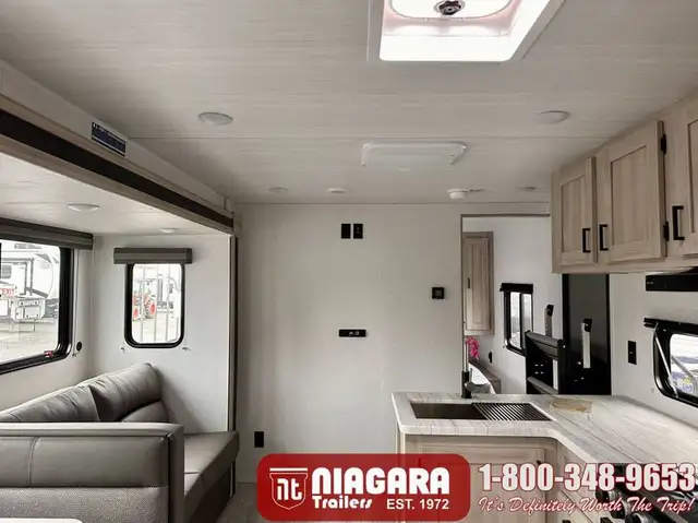 2025 EAST TO WEST SILVER LAKE 2700BH Travel Trailer - Photo 5