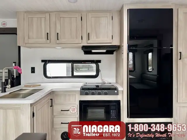 2025 EAST TO WEST SILVER LAKE 2700BH Travel Trailer - Photo 12