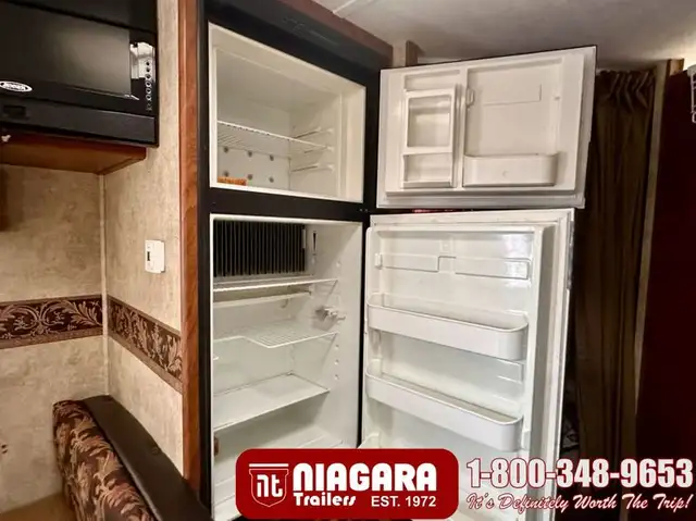 2011 KEYSTONE PASSPORT ULTRA LITE 280BH Travel Trailer - Photo 16