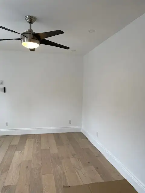 Very nice bachelor available July 1st! Downtown location - Photo 2