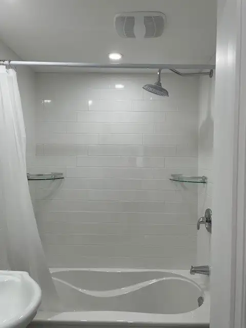 Very nice bachelor available July 1st! Downtown location - Photo 9