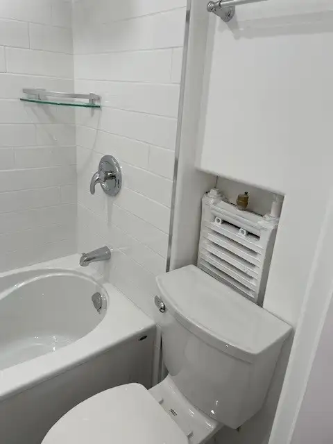 Very nice bachelor available July 1st! Downtown location - Photo 10