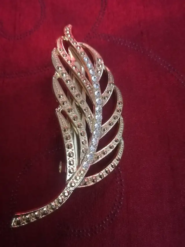 Brooches $4 each - Photo 2