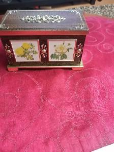 Jewelry box