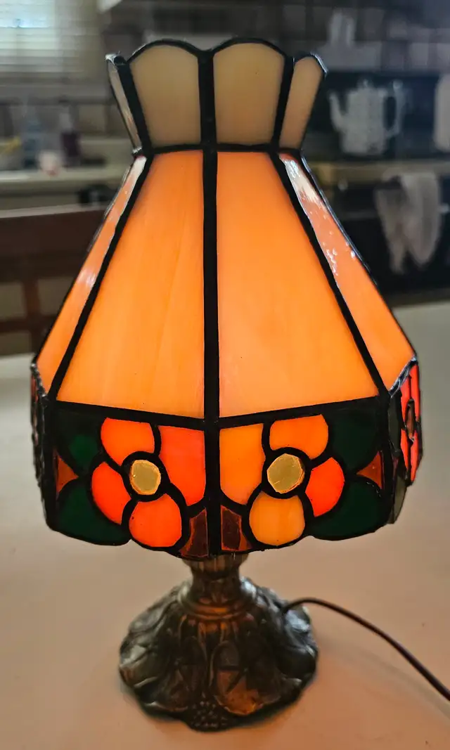 © L&L WMC Co. TIFFA-MINI ® Vintage Table (desk) Lamp Beautiful