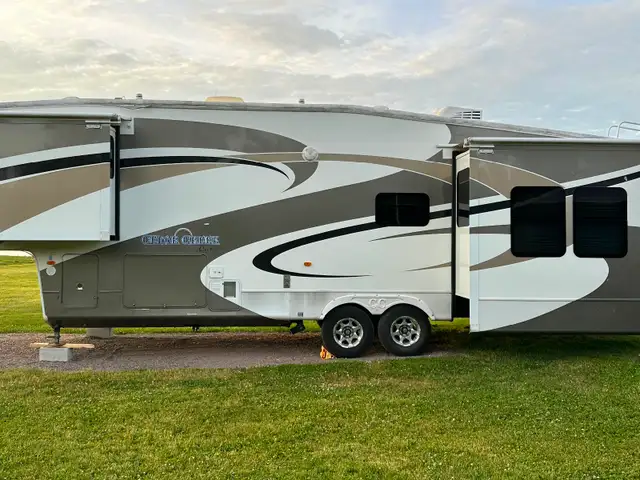 2010 Cedar Creek Custom 34ft