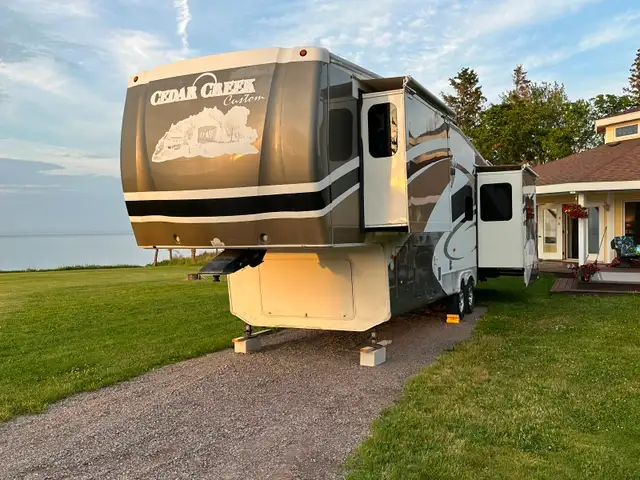 2010 Cedar Creek Custom 34ft - Photo 3