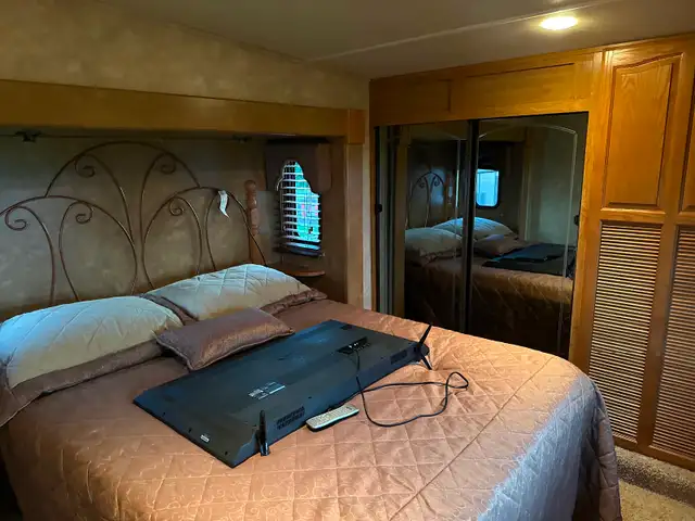 2010 Cedar Creek Custom 34ft - Photo 4
