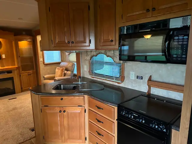 2010 Cedar Creek Custom 34ft - Photo 9