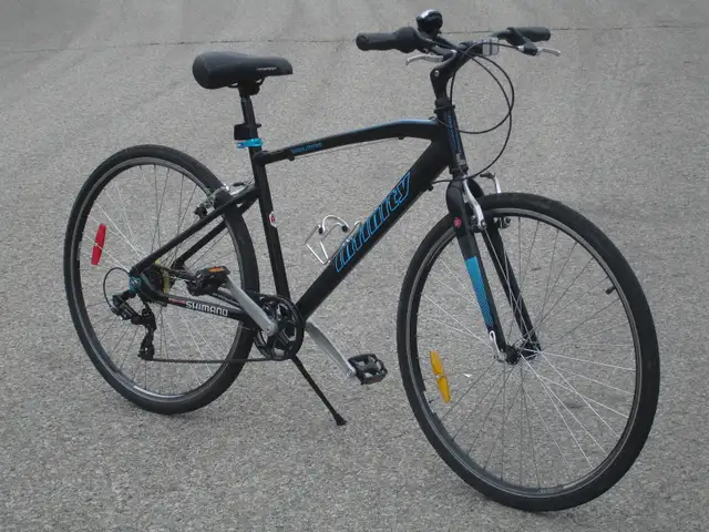 ALMOST NEW ALUMINUM HYBRID 700C INFINITY BOSS 7 SPD ROAD RACER!