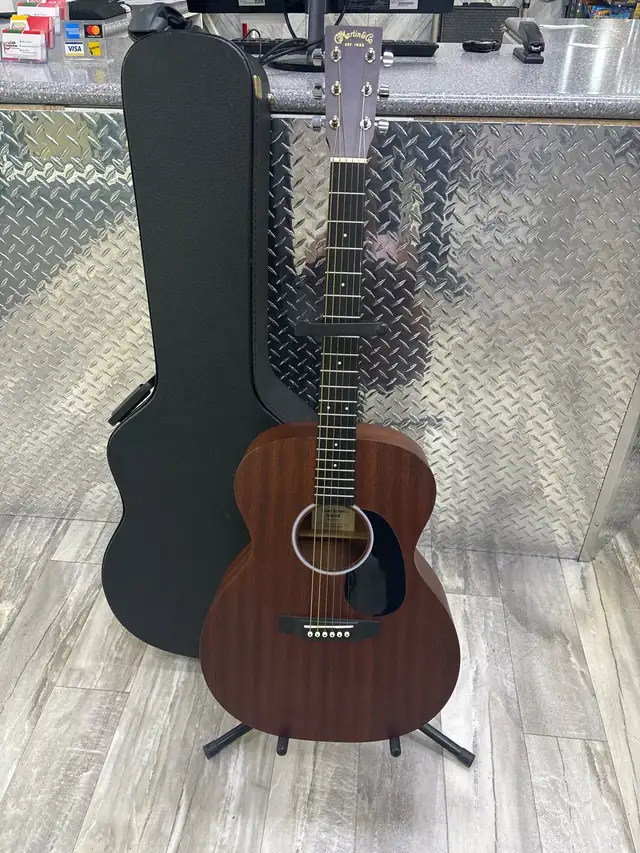 Martin & Co 000-10E Road Series  Electric Acoustic Guitar