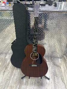 Martin & Co 000-10E Road Series  Electric Acoustic Guitar