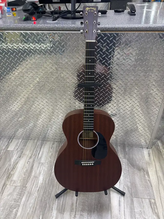 Martin & Co 000-10E Road Series  Electric Acoustic Guitar - Photo 2