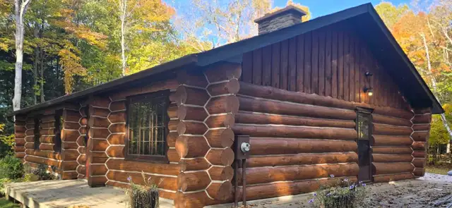 Northern Log Home (Refinishing Log Homes)