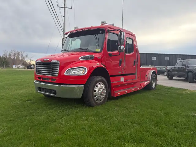 2009 FREIGHTLINER M2 106 SportChassis Hauler